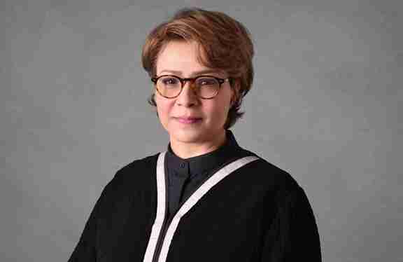 مناهل ثابت ويكيبيديا السيرة الذاتية